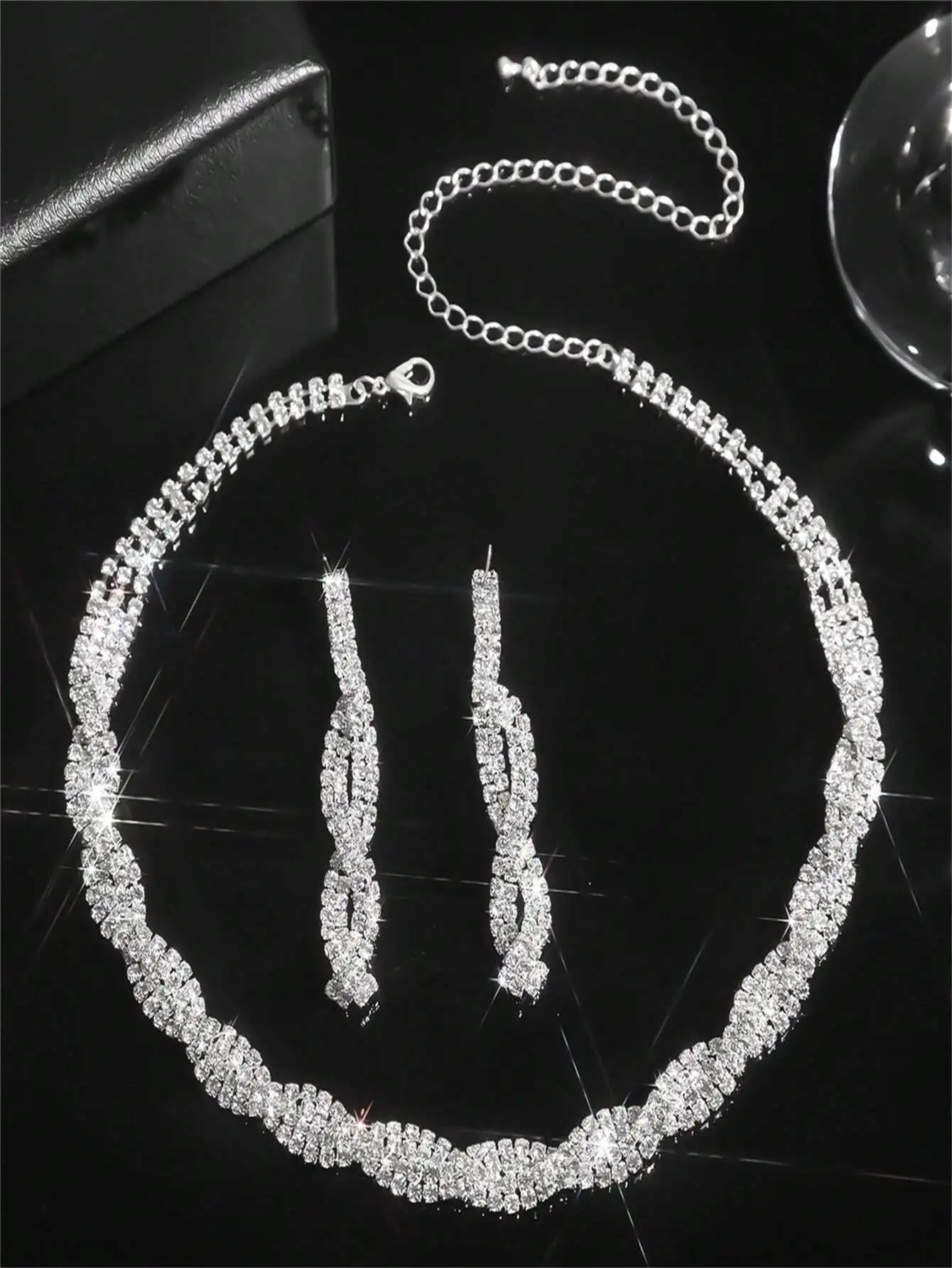 Twisted Design Crystal Rhinest - Drop Earrings reseña y precio